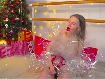 Stripchat Free Porn Cam of happynewdear