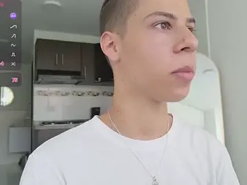 Stripchat Sex Cam of grey___27