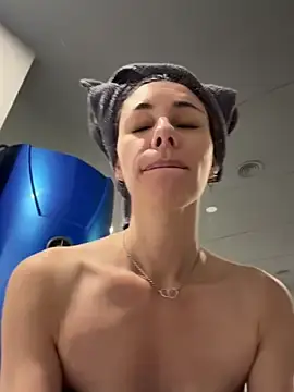 Stripchat Adult Webcam of CrystalClean