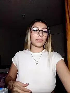 Stripchat Free Porn Cam of AliceTeenager___