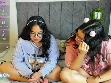 Stripchat Sex Chat of maddie-and-chelsea-