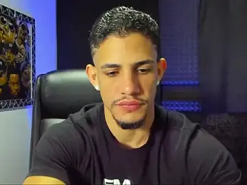 Stripchat Free Porn Cam of jhonnysnow17