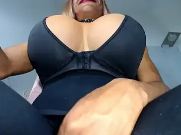 Stripchat Live Sex Cam of paulabigcock