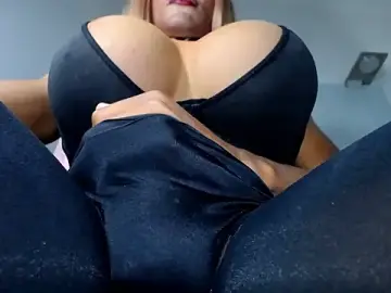 Stripchat Sex Cam of paulabigcock