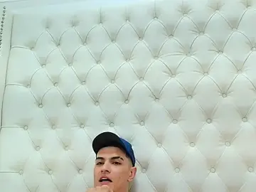 Stripchat Free Porn Cam of DAVID_VICTORIAA