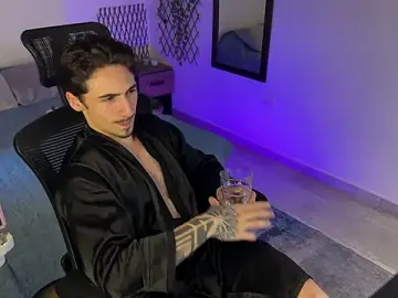 Stripchat Sex Cam of David_Brown18