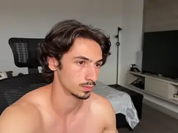 Stripchat Free Porn Cam of David_Brown18