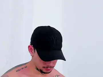 Stripchat Live Sex Cam of NoahhBrown