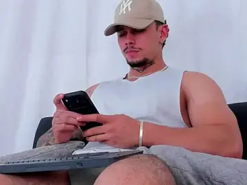Stripchat Sex Cam of NoahhBrown