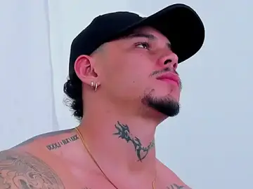 Stripchat Adult Webcam of NoahhBrown