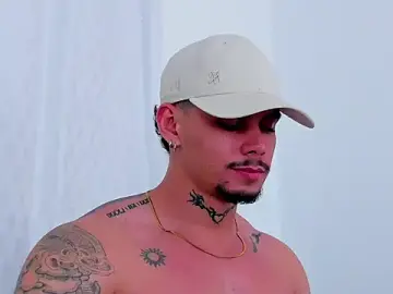 Stripchat Live Sex Cam of NoahhBrown