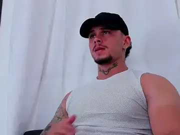 Stripchat Sex Cam of NoahhBrown