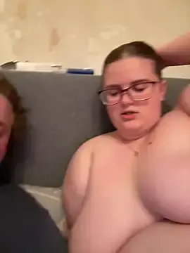 Stripchat Live Sex Cam of CurvyPaar2