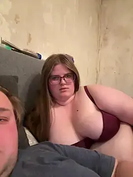 Stripchat Free Porn Cam of CurvyPaar2