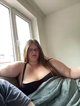 Stripchat Free Porn Cam of CurvyPaar2