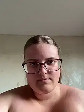 Stripchat Sex Cam of CurvyPaar2