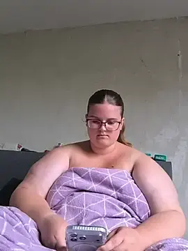 Stripchat Live Sex Cam of CurvyPaar2