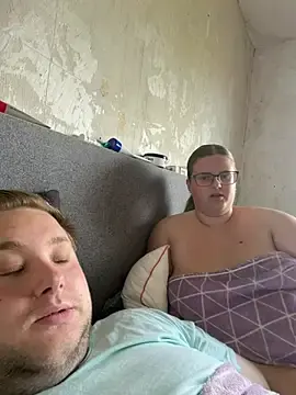Stripchat Live Sex of CurvyPaar2