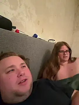 Stripchat Sex Cam of CurvyPaar2
