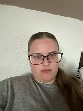 Stripchat Free Porn Cam of CurvyPaar2