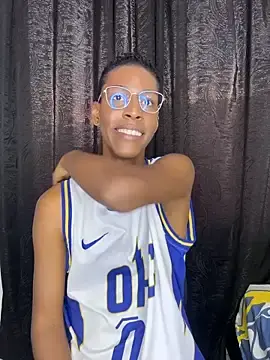 Stripchat Adult Webcam of maiki18_