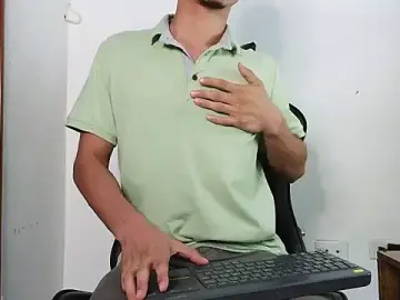 Stripchat Adult Webcam of HomeAloneK