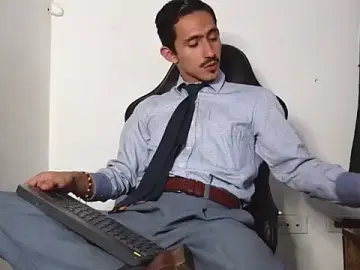 Stripchat Watch Live Sex Cams of HomeAloneK