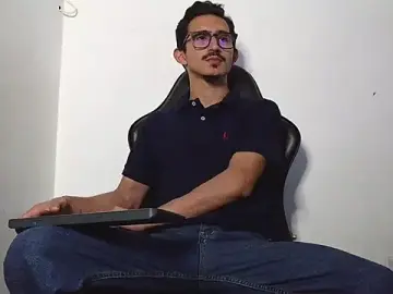 Stripchat Free Porn Cam of HomeAloneK