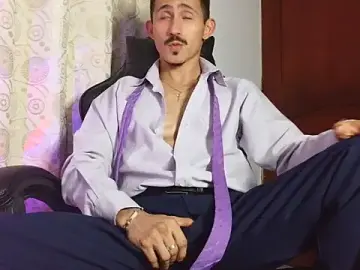 Stripchat Watch Live Sex Cams of HomeAloneK