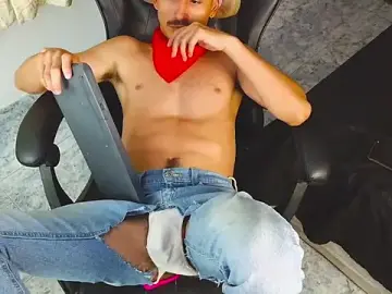 Stripchat Watch Live Sex Cams of HomeAloneK