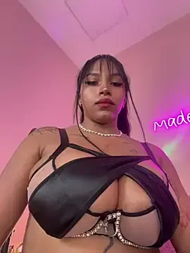 Stripchat Live Sex Cam of MadeleineSanez