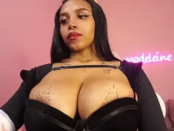 Stripchat Adult Webcam of MadeleineSanez