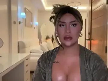 Stripchat Free Porn Cam of Your_Majesty_Tyra