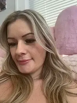 Stripchat Live Porn of LoveShae_