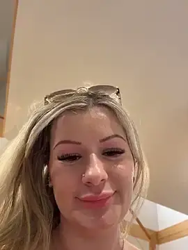 Stripchat Sex Chat of LoveShae_