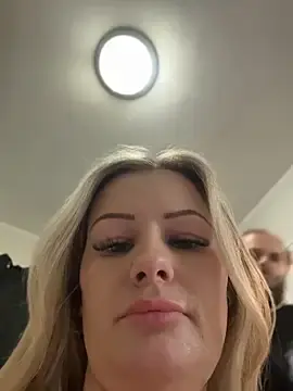 Stripchat Live Sex Cam of LoveShae_