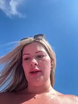 Stripchat Sex Cam of LoveShae_