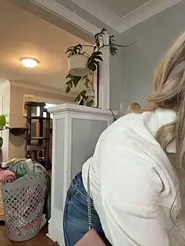 Stripchat Sex Cam of LoveShae_