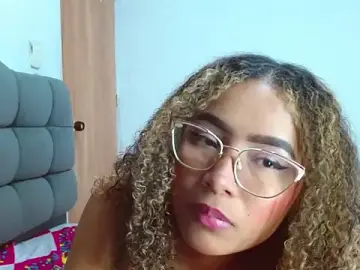 Stripchat Live Sex Cam of kelvin_jhoseth1