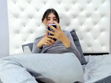 Stripchat Live Sex of NICOLSKINNY1