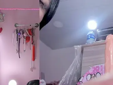 Stripchat Free Live Porn of emily_foxxxii