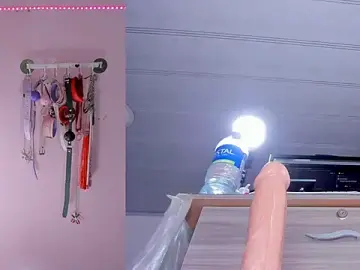Stripchat Sex Cam of emily_foxxxii