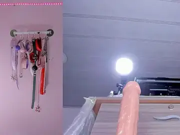 Stripchat Sex Cam of emily_foxxxii