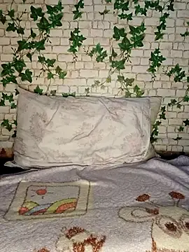 Stripchat Live Sex Cam of yaraa49