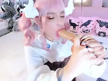 Stripchat Nude Webcam of BizzyNoar