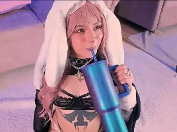 Stripchat Sex Cam of BizzyNoar