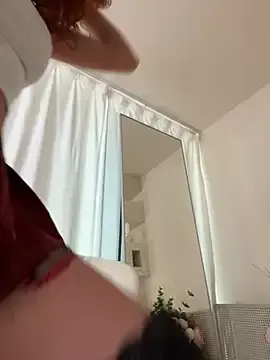Stripchat Live Sex Cam of Haze24Red