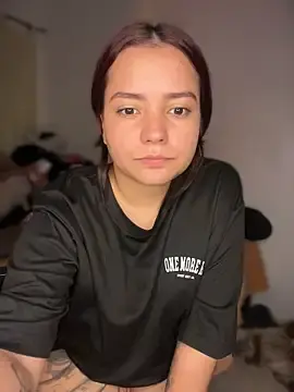 Stripchat Live Sex Cam of Ema_kraus