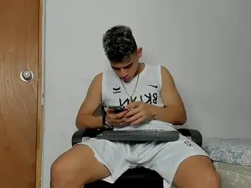 Stripchat Nude Webcam of andrew_rose_