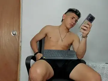 Stripchat Live Porn of andrew_rose_